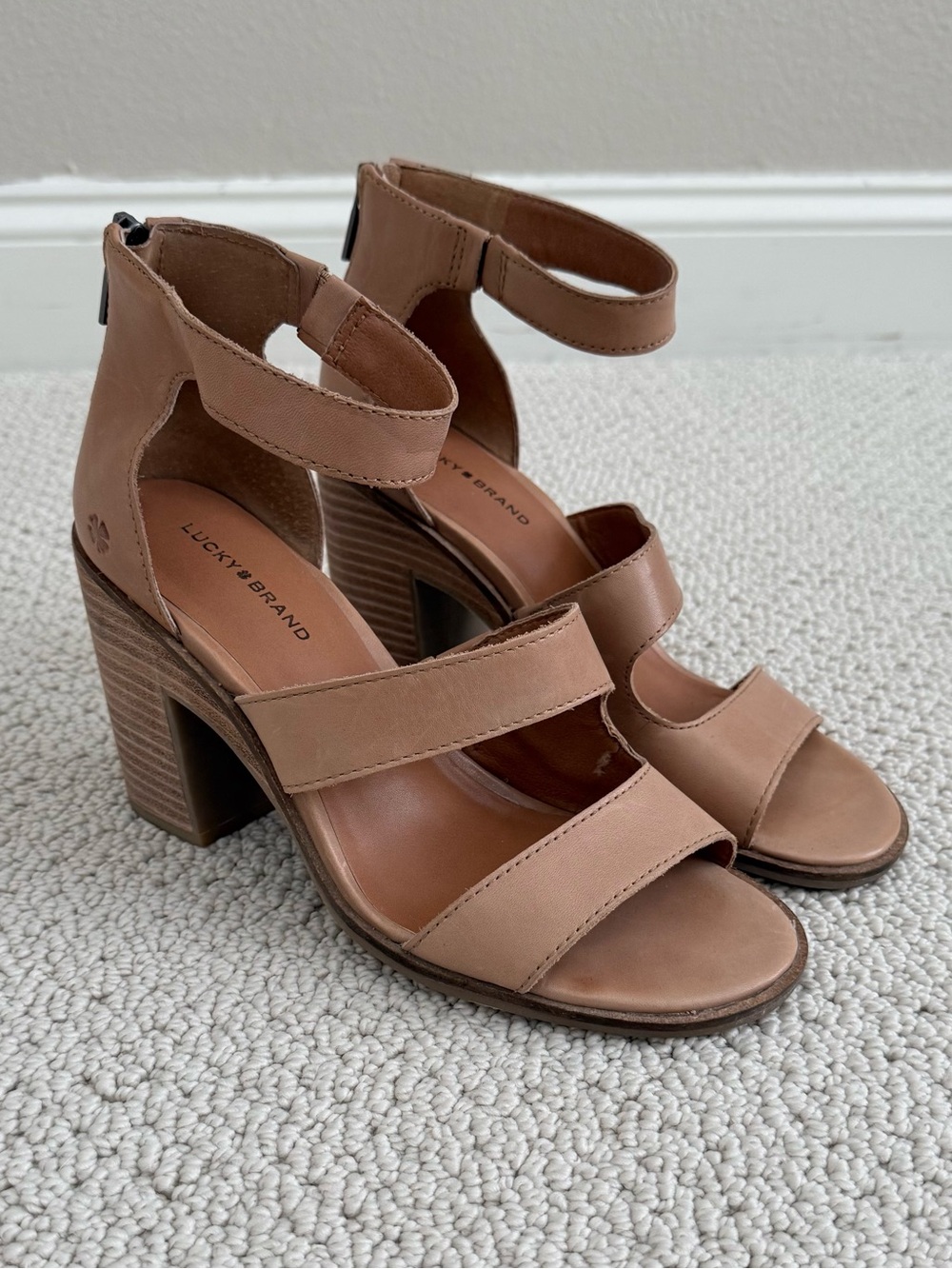 Lucky Brand Valka City Tan Leather Sandals - Picture 2 of 10